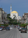 Durres / Drach, Albania: Mosque and avenue - photo by J.Kaman