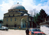 Albania / Shqiperia - Kor / Kora / Korce: going to the Mirahor mosque - Islamic architecture - photo by M.Torres