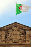 Oran - Algrie: drapeau algrien et le blason d'Oran - Mairie d'Oran - Place du 1er Novembre 1954 - Plaza de Armas - photo par M.Torres