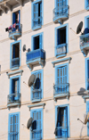 Algrie - Bjaa / Bougie / Bgayet - Kabylie: Rue des Oliviers - maison blanche  balcons bleus - photo par M.Torres