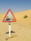 Algrie / Algerie - Sahara desert: traffic sign - dunes - photo by J.Kaman