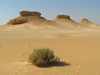 Algeria / Algerie - Sahara desert : mesas - unusual sandstone formations - photo by J.Kaman
