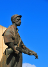 Alger - Algrie: Monument des martyrs de la guerre d'Algrie - statue d'un Moudjahid de le ALN - photo par M.Torres