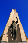 Alger - Algrie: Monument des martyrs de la guerre d'Algrie - soldat de l'ALN - photo par M.Torres
