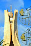 Algiers / Alger - Algeria: Monument of the Martyrs of the Algerian War and radar antennas | Monument des martyrs de la guerre d'Algrie et antennes radar - photo by M.Torres