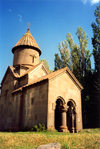 Armenia - near Tsaghkadzor, Kotayk province: small church - photo by M.Torres