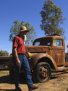 25 Australia - Northern Territory - Alice Springs (NT): old truck - photo by M.Samper)