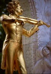 Austria / sterreich -  Vienna / Vienne: Strauss statue - violin - golden (photo by F.Rigaud)