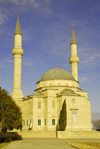 Azerbaijan - Baku: Turkish mosque - Martyrs mosque - Sunni mosque near Martyrs alley - Mimar Sinan style - Sahidlik Mascidi - photo by Miguel Torres