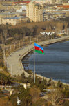 Azerbaijan - Baku: Azerbaijani flag and Baku bay - the Boulevard - photo by Miguel Torres