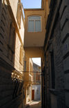 Azerbaijan - Baku: old town - narrow alley - photo by Miguel Torres