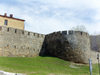 Sheki / Shaki - Azerbaijan: walls of the 'new' Sheki Fortress, built by Sheki khan Gadzhi Chelebi - photo by N.Mahmudova