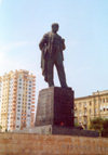 Azerbaijan - Baku: Nariman Narimanov statue - Azerbaijani revolutionary, writer, publicist, politician and statesman - photo by Miguel Torres