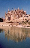 Majorca / Mallorca / Maiorca / PMI: Palma de Mallorca - the Cathedral - reflection (photographer: Miguel Torres)
