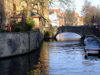 Belgium - Brugge / Bruges (Flanders / Vlaanderen - West-Vlaanderen province): canals - bridge - Unesco world heritage site (photo by M.Bergsma)