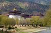 Bhutan - Thimphu - Trashi Chhoe Dzong and the river - photo by A.Ferrari