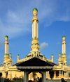 Bandar Seri Begawan, Brunei Darussalam: corner view of the Kampong Tamoi Mosque - photo by M.Torres
