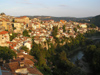 Veliko Tarnovo: Houses overlooking the Yantra river (photo by J.Kaman)
