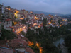 Veliko Tarnovo: Houses overlooking the Yantra river - dusk (photo by J.Kaman)