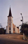Africa - Lndana, Portuguese Congo - Cabinda: Church of the Catholic Mission, built in 1904 / Igreja da Misso Catlica - Vila de Lndana - municpio de Cacongo - arquitectura religiosa (photo by FLEC)