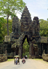 Angkor, Cambodia / Cambodge: Angkor Thom - tourists travel by motorbike and 'cyclo' through the South gate - photo by R.Eime