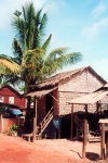 Cambodia / Cambodge - Cambodia - Siem Reap: thatched house (photo by M.Torres)