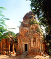 Angkor, Cambodia / Cambodge: Lolei - Roluos group - built in the late 9th century under Yasovarman I - photo by Miguel Torres