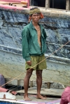 Cambodia / Cambodge - Chong Khneas floating village: a weather-beaten fisherman observes tourists arriving (photo by R.Eime)