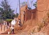 N'Gaoundr, Cameroon: building a mud wall - African engineering - photo by B.Cloutier