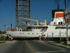 Canada / Kanada - Lake Erie, Ontario: welland canal system - 8th lock in Port Colborne - waiting for a ship to pass - photo by R.Grove