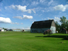Canada / Kanada - Pelham / Fenwick area, Ontario: barn - farm - rural setting - photo by R.Grove