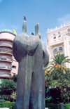Ceuta: the Coexistence sculpture, by Elena Lavern - Plaza de los Reyes / Escultura da Convivncia / Escultura de la Convivencia - escultora ceut Elena Lavern - photo by M.Torres
