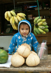 China - Hainan Island: baby, bananas and coconuts (photo by G.Friedman)