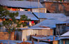 Moroni, Grande Comore / Ngazidja, Comoros islands: zinc architecture - slum houses - photo by M.Torres