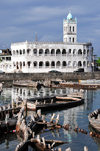 Moroni, Grande Comore / Ngazidja, Comoros islands: Old Friday Mosque reflected on the dhow port - Port aux Boutres et l'Ancienne mosque du Vendredi - photo by M.Torres