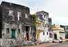 Moroni, Grande Comore / Ngazidja, Comoros islands: old houses by the port - Blv El Marrouf - photo by M.Torres