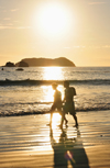 Manuel Antnio, Puntarenas province, Costa Rica: couple in a romantic walk - sunset - Pacific ocean, Las Gemelas and Isla Larga - photo by M.Torres
