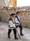 Dubrovnik: medieval guards  with halberds / albardas (photo by J.Kaman)
