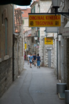 Croatia - Split: Chinese shop - commerce - narrow street - Asians in Europe - photo by P.Gustafson