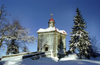 Czech Republic - Broumov area (Eastern Bohemia - Vchodocesk - Hradeck kraj): chapel in the snow / Kaple Hvzda - photo by J.Kaman