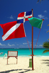 Punta Cana, Dominican Republic: beach flag pole - Dominican, green and diver down flags - Arena Gorda Beach - photo by M.Torres