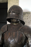 Santo Domingo, Dominican Republic: Alcazar de Colon - 15th century soldier in iron armour - armadura de hierro del siglo XV utilizada por los soldados - Ciudad Colonial - Unesco World Heritage - photo by M.Torres
