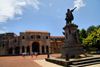 Santo Domingo, Dominican Republic: Parque Coln - Columbus' statue and the Catedral Primada de America - Colonial City - photo by M.Torres