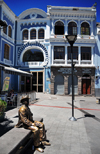 Quito, Ecuador: Teatro de Variedades Ernesto Albn and bench with a statue of this actor playing Don Evaristo Corral y Chancleta - art deco architecture by Giacomo Badiconzinni - eastern corner of the Plaza del Teatro / Plaza Chica - Teatro Sucre - photo by M.Torres