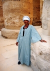 Egypt - Karnak: a bored tour guide (photo by J.Kaman)