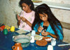 El Salvador - Ilobasco: girls painting small clay souvenirs - photo by G.Frysinger