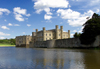 England (UK) - Leeds Castle (Kent): by the moat (photo by Kevin White)