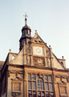 England (UK) - Oxford (Oxfordshire): gable - Oxford University's moto 'Dominus illuminatio mea' (Psalm 27) and the city's motto 'Fortis est veritas' - photo by M.Torres