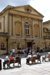 England - Bath (Somerset county - Avon): View of Square at the Roman Baths - benches - photo by C. McEachern