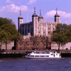 England - London: tour boat and Tower of London - photo by A.Bartel